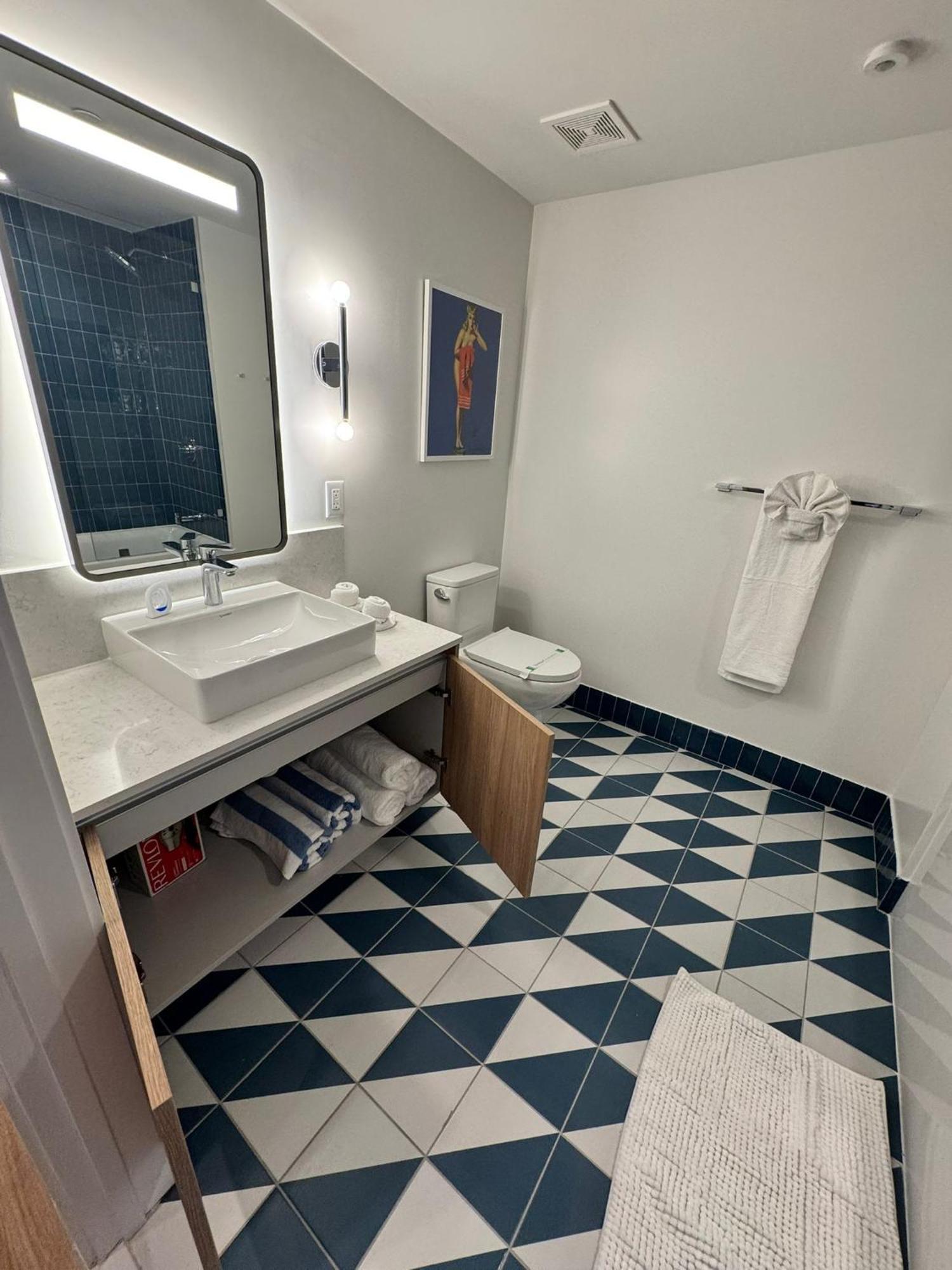 New 1bd Deluxe In Downtown - Location 16th Floor